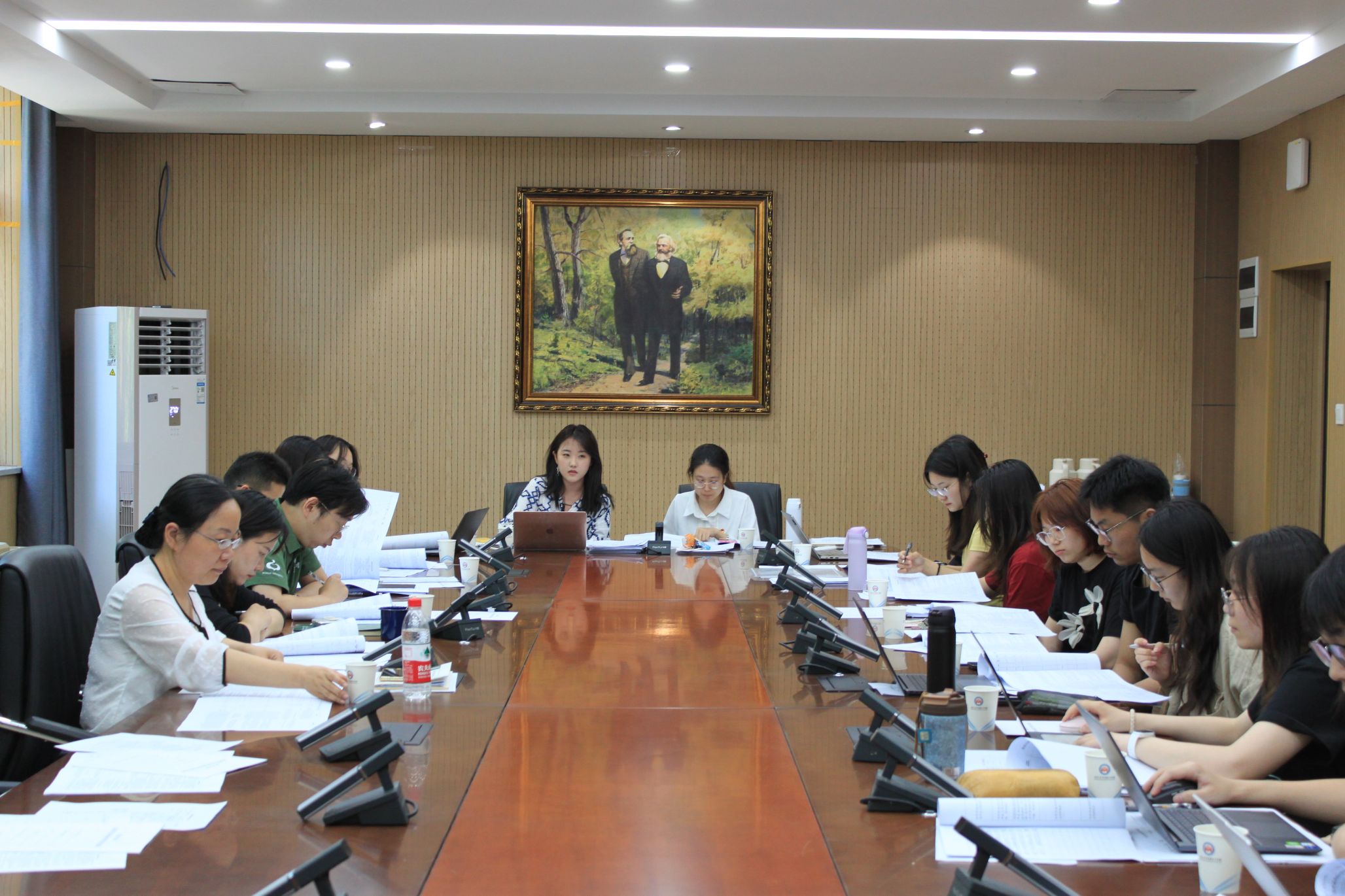 海角社区
2025年第一批发展党员预审会暨学院第三期党建工作坊顺利召开